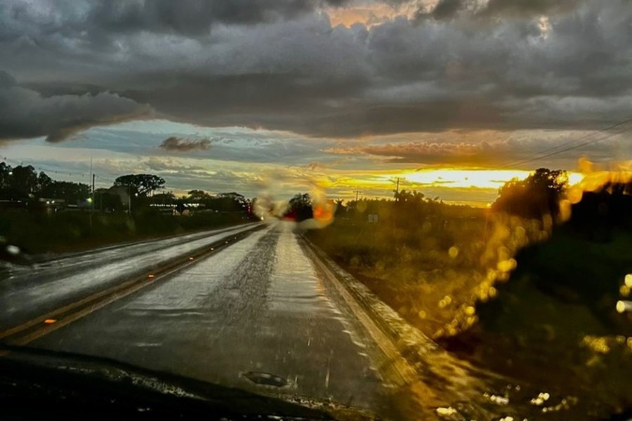 Imagem: José Portela - Arquivo Nova News A previsão do tempo para esta quinta-feira (21) em Nova Andradina, segundo dados do Climatempo é de sol com aumento de nuvens e pancadas de chuva no fim da manhã e à tarde. À noite, temporal. Há 89% de probabilidade de chover até 23.8mm.  A mínima prevista é de 24°. Já a máxima, pode chegar aos 30°. A umidade relativa do ar varia entre 71% e 95%.